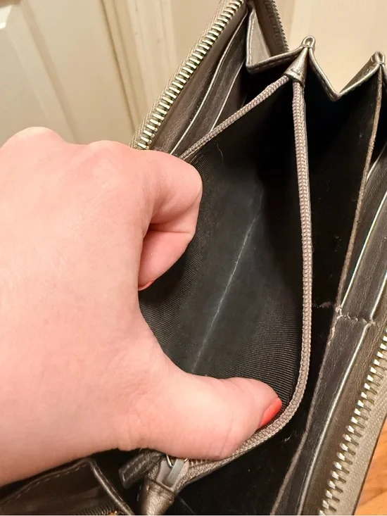 *Authentic* Gucci - Monogram Zippy Wallet - Picture 15 of 15